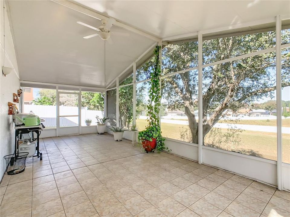 待售: $360,000 (4 贝兹, 2 浴室, 1895 平方英尺)