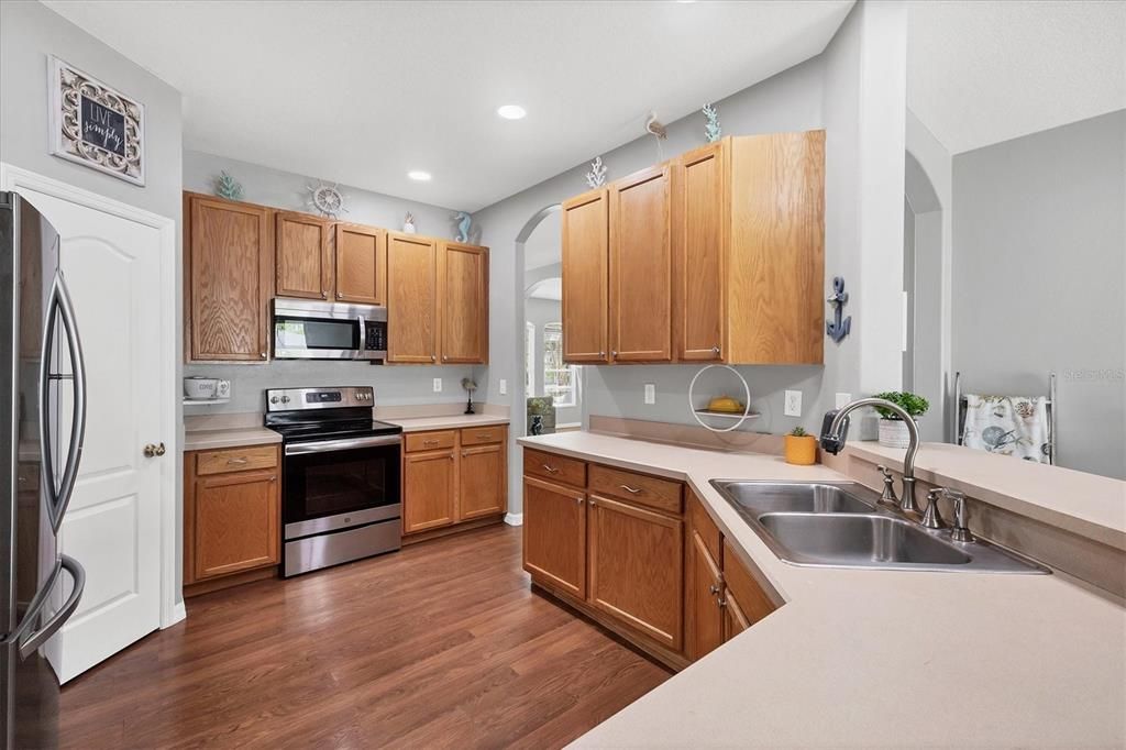 待售: $517,000 (4 贝兹, 3 浴室, 2235 平方英尺)