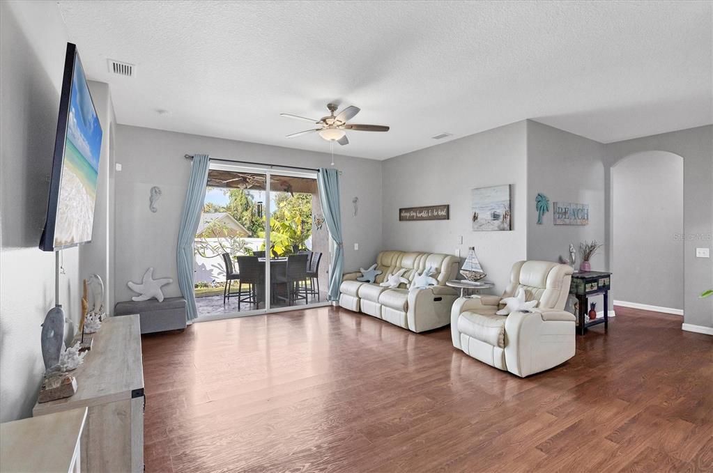 待售: $517,000 (4 贝兹, 3 浴室, 2235 平方英尺)