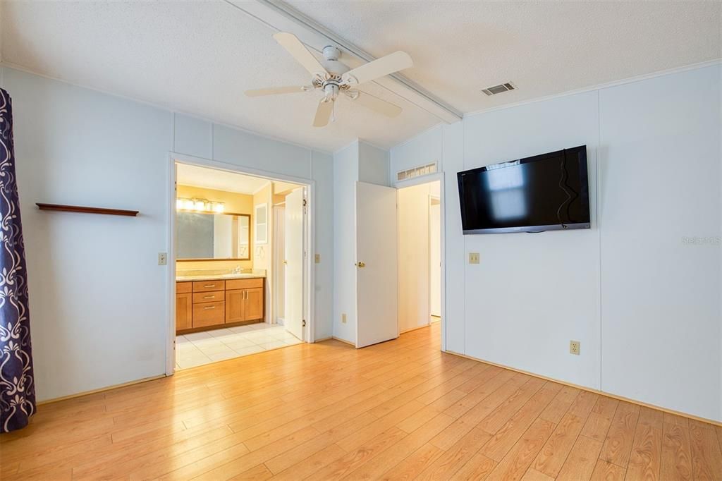 En Venta: $209,900 (2 camas, 2 baños, 1336 Pies cuadrados)