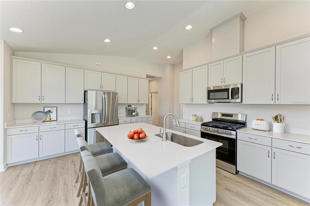 На продажу: $341,145 (3 спален, 2 ванн, 1534 Квадратных фут)