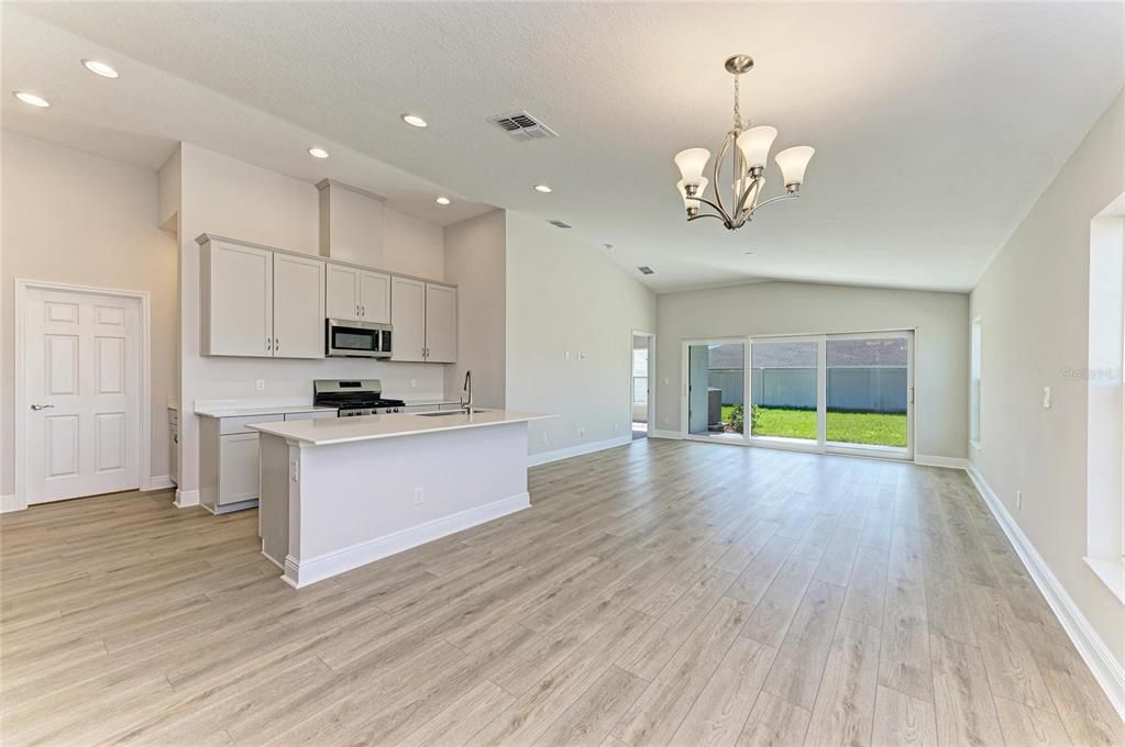 На продажу: $341,145 (3 спален, 2 ванн, 1534 Квадратных фут)