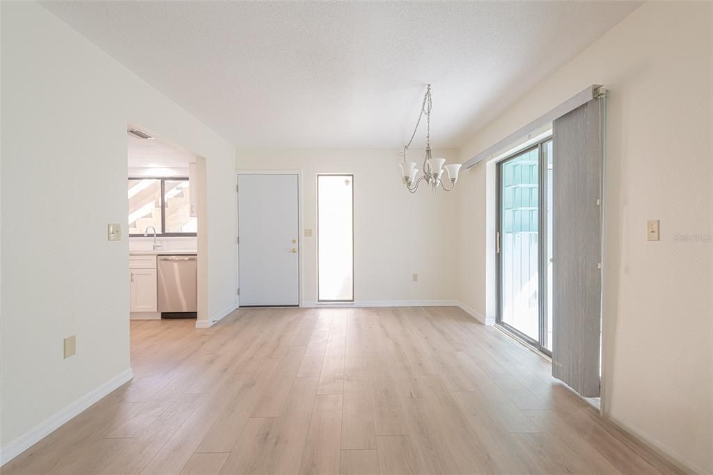 待售: $175,000 (2 贝兹, 2 浴室, 1013 平方英尺)