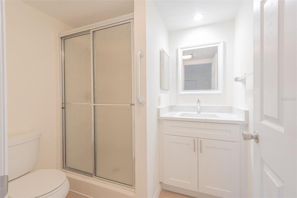 待售: $175,000 (2 贝兹, 2 浴室, 1013 平方英尺)