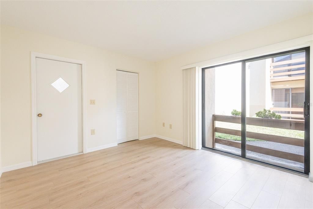 待售: $175,000 (2 贝兹, 2 浴室, 1013 平方英尺)