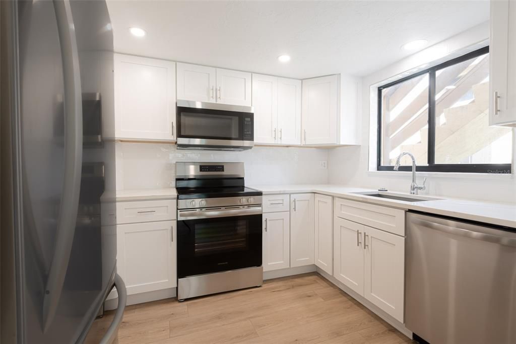 待售: $175,000 (2 贝兹, 2 浴室, 1013 平方英尺)