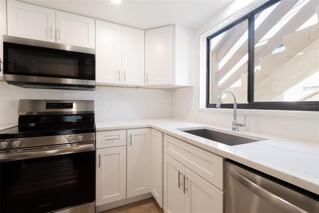 待售: $175,000 (2 贝兹, 2 浴室, 1013 平方英尺)