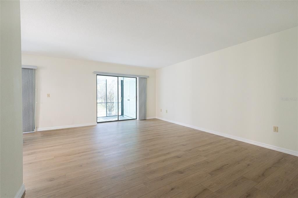 待售: $175,000 (2 贝兹, 2 浴室, 1013 平方英尺)