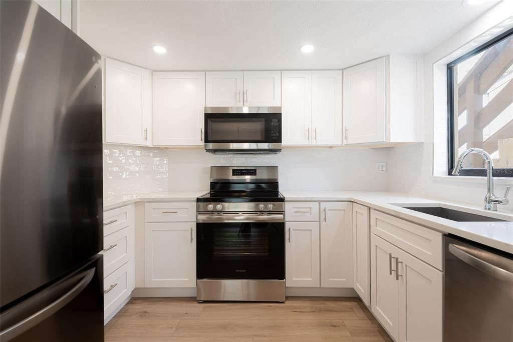 待售: $175,000 (2 贝兹, 2 浴室, 1013 平方英尺)