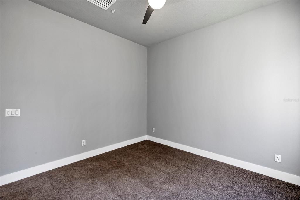 待售: $310,000 (4 贝兹, 3 浴室, 1771 平方英尺)