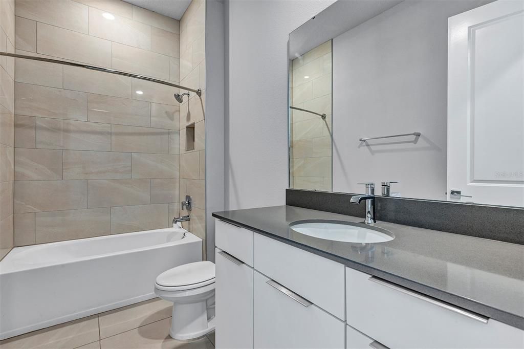 待售: $310,000 (4 贝兹, 3 浴室, 1771 平方英尺)