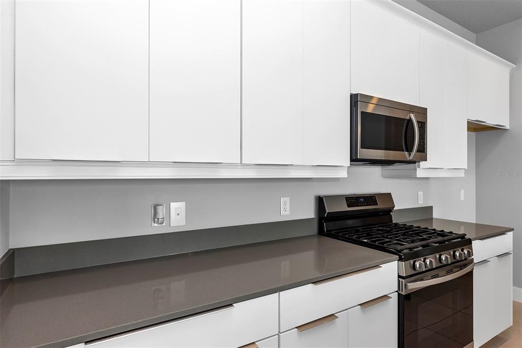 待售: $310,000 (4 贝兹, 3 浴室, 1771 平方英尺)