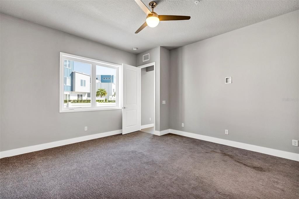 待售: $310,000 (4 贝兹, 3 浴室, 1771 平方英尺)