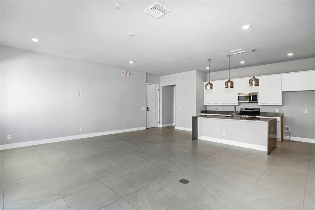 待售: $310,000 (4 贝兹, 3 浴室, 1771 平方英尺)