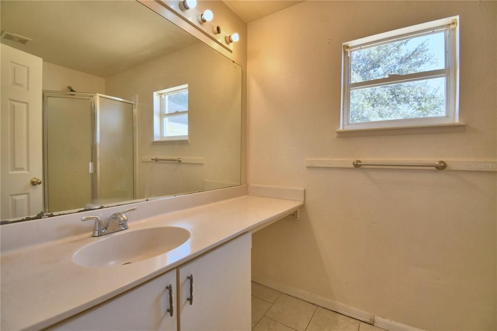 For Rent: $1,725 (4 beds, 2 baths, 1640 Square Feet)