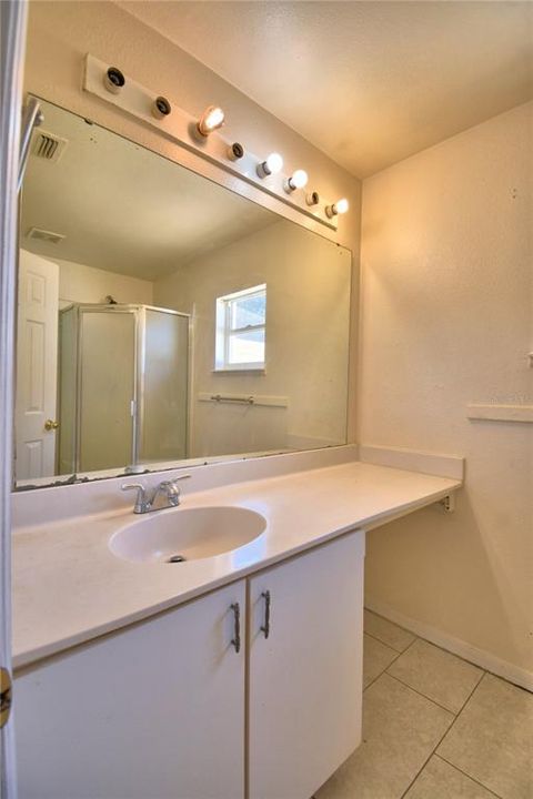 For Rent: $1,725 (4 beds, 2 baths, 1640 Square Feet)