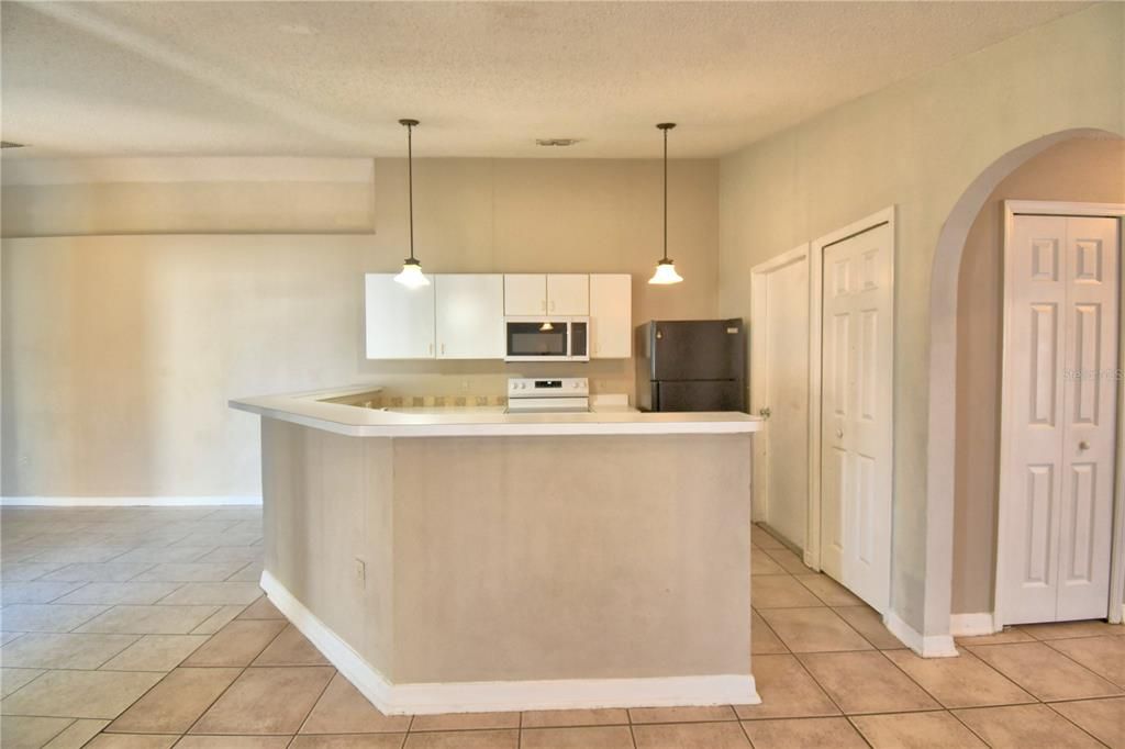 For Rent: $1,725 (4 beds, 2 baths, 1640 Square Feet)