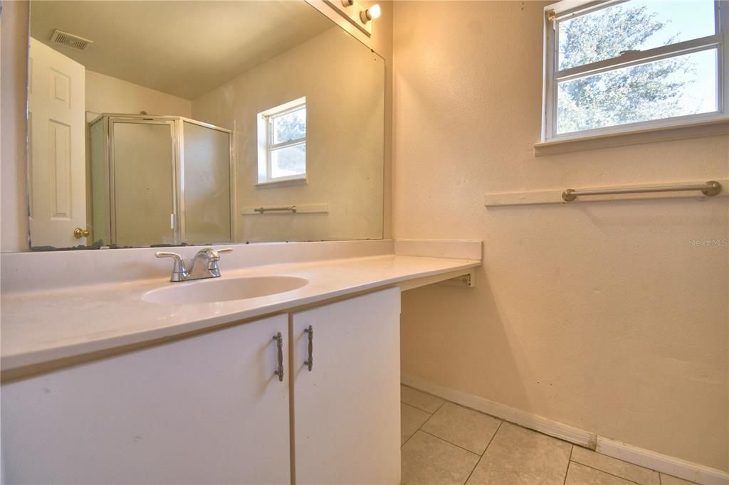 For Rent: $1,725 (4 beds, 2 baths, 1640 Square Feet)