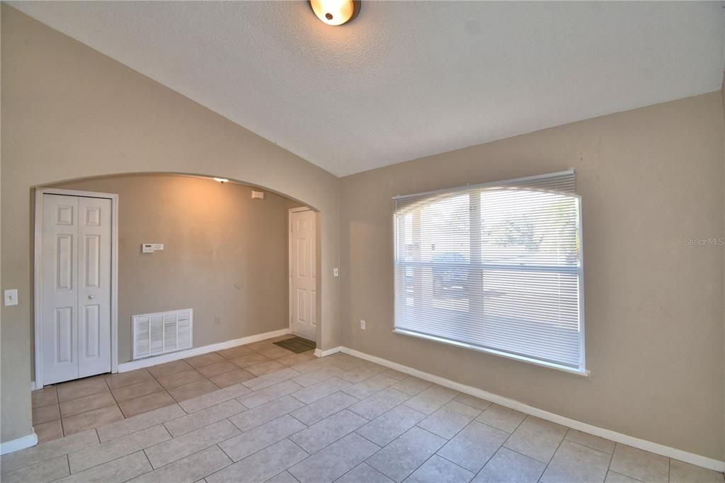 For Rent: $1,725 (4 beds, 2 baths, 1640 Square Feet)