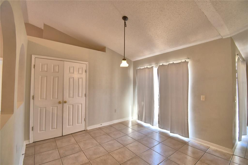 For Rent: $1,725 (4 beds, 2 baths, 1640 Square Feet)