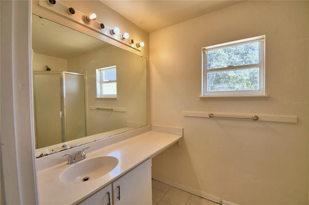 For Rent: $1,725 (4 beds, 2 baths, 1640 Square Feet)