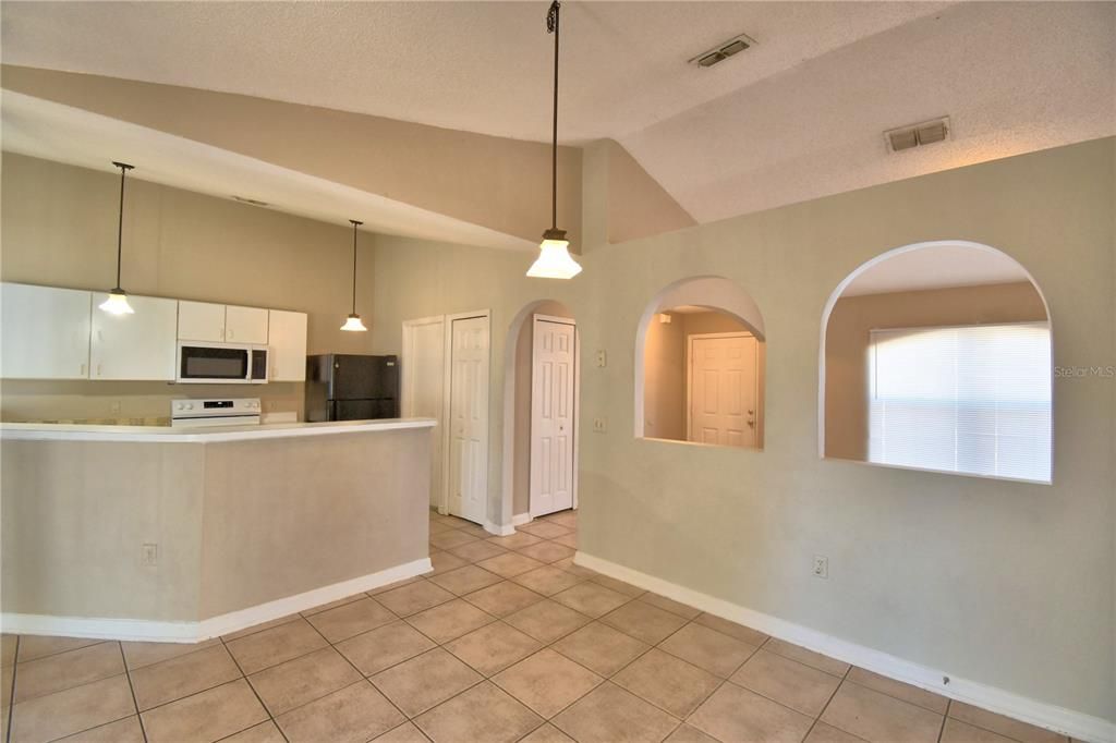 For Rent: $1,725 (4 beds, 2 baths, 1640 Square Feet)