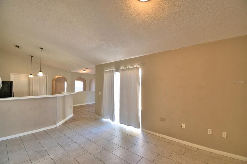 For Rent: $1,725 (4 beds, 2 baths, 1640 Square Feet)