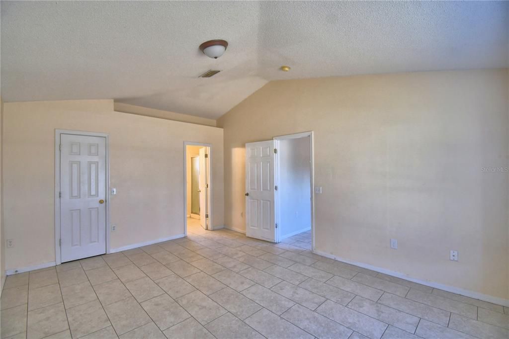 For Rent: $1,725 (4 beds, 2 baths, 1640 Square Feet)