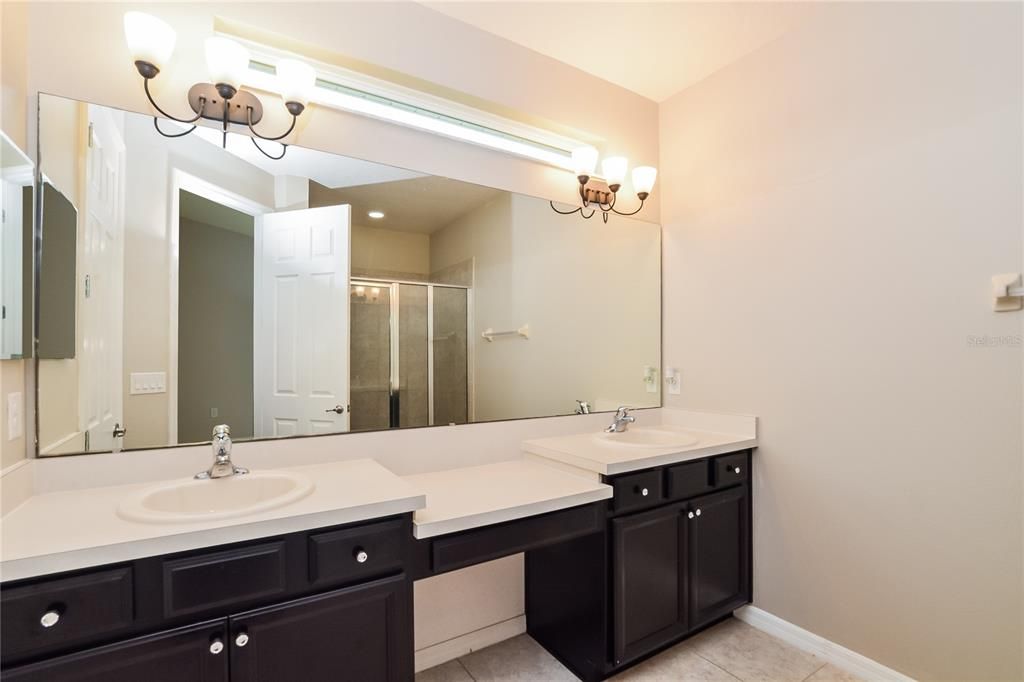 En Venta: $380,000 (3 camas, 2 baños, 1976 Pies cuadrados)