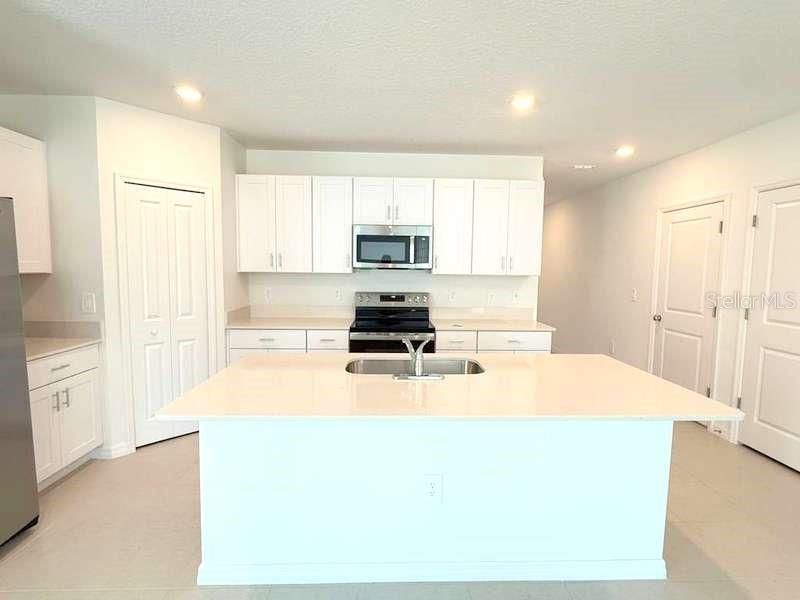 For Rent: $2,550 (5 beds, 3 baths, 2754 Square Feet)