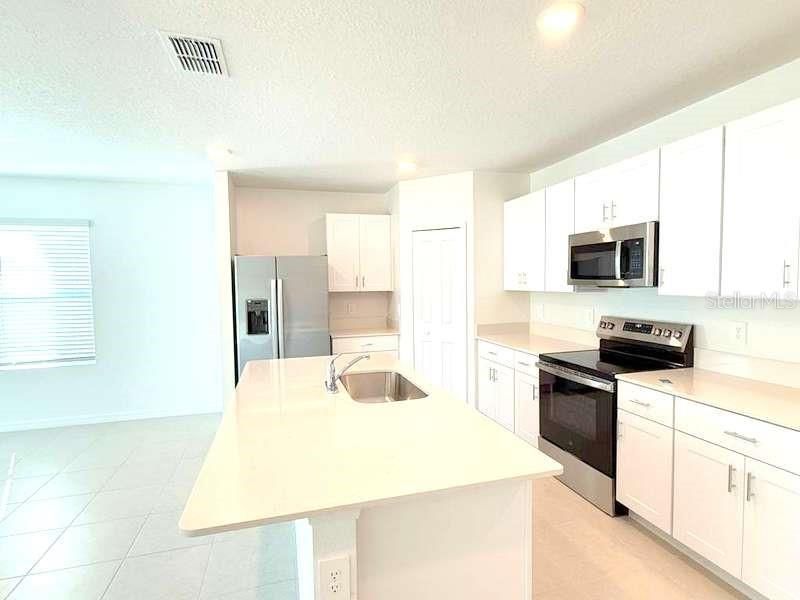 For Rent: $2,550 (5 beds, 3 baths, 2754 Square Feet)