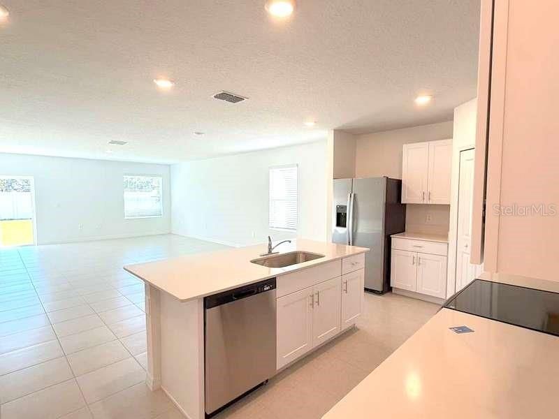 For Rent: $2,550 (5 beds, 3 baths, 2754 Square Feet)