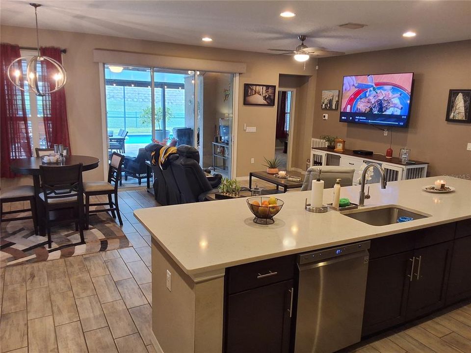 En Venta: $589,999 (2 camas, 2 baños, 1900 Pies cuadrados)