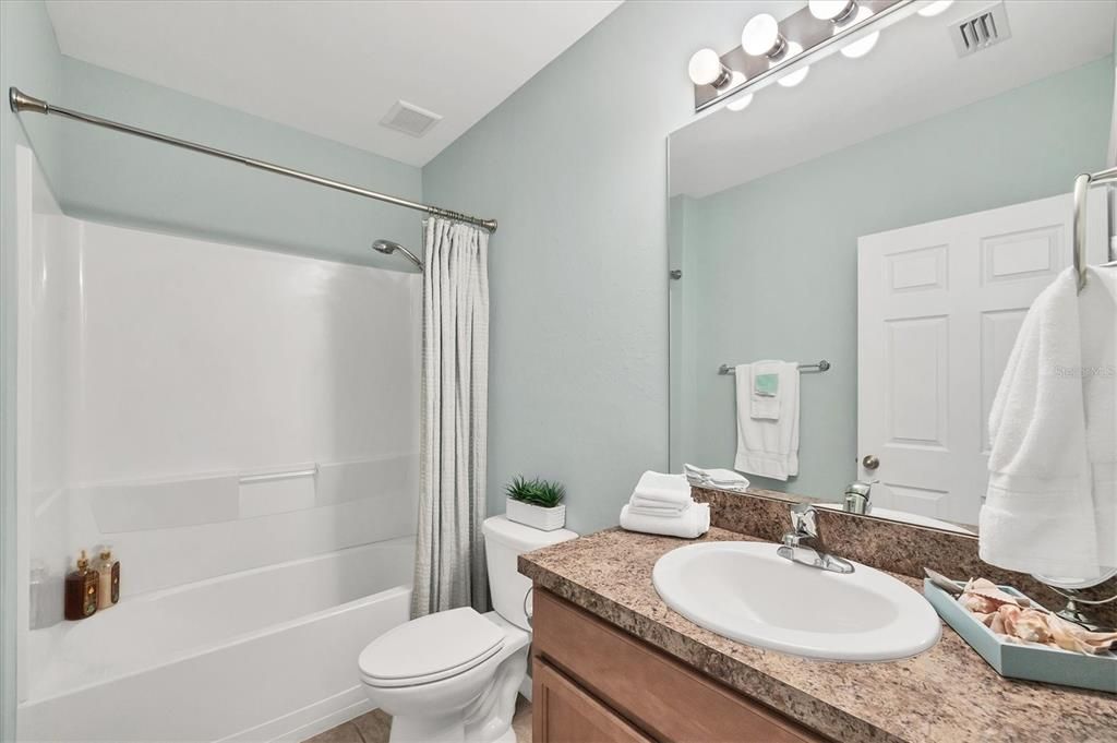 На продажу: $300,000 (4 спален, 2 ванн, 1846 Квадратных фут)