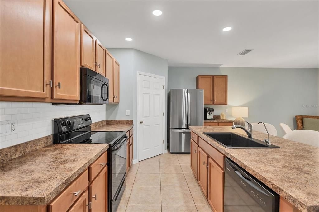 На продажу: $300,000 (4 спален, 2 ванн, 1846 Квадратных фут)