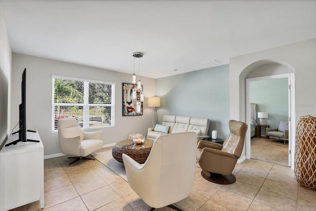 На продажу: $300,000 (4 спален, 2 ванн, 1846 Квадратных фут)