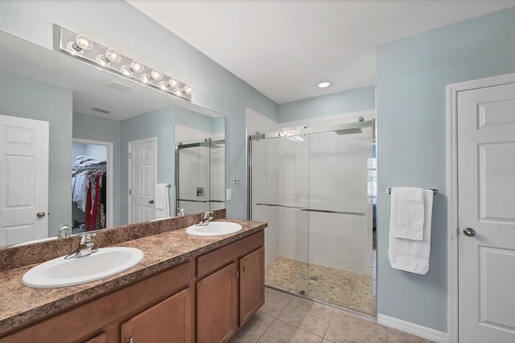 На продажу: $300,000 (4 спален, 2 ванн, 1846 Квадратных фут)