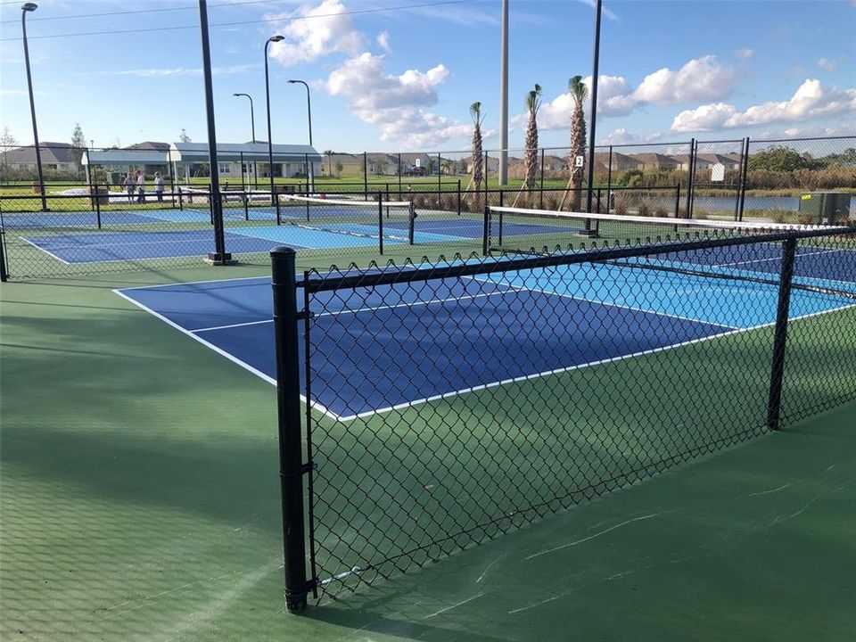 На продажу: $300,000 (4 спален, 2 ванн, 1846 Квадратных фут)