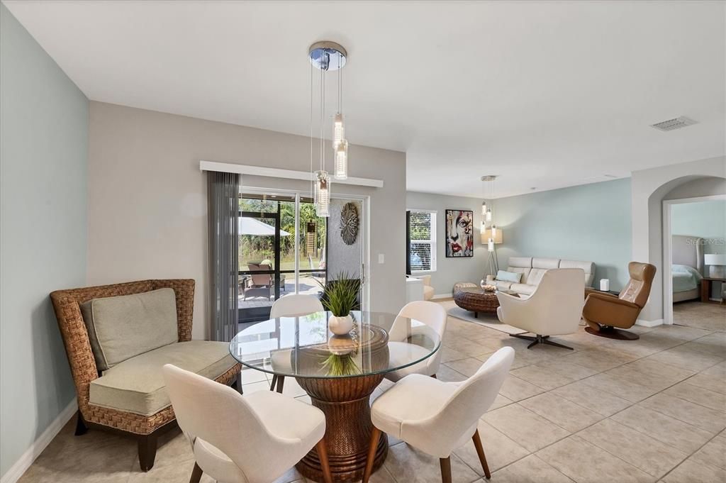 На продажу: $300,000 (4 спален, 2 ванн, 1846 Квадратных фут)