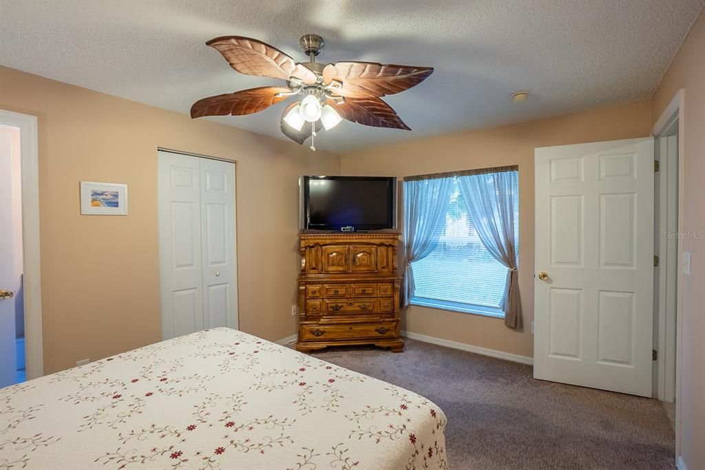 Active With Contract: $259,900 (3 beds, 2 baths, 1338 Square Feet)