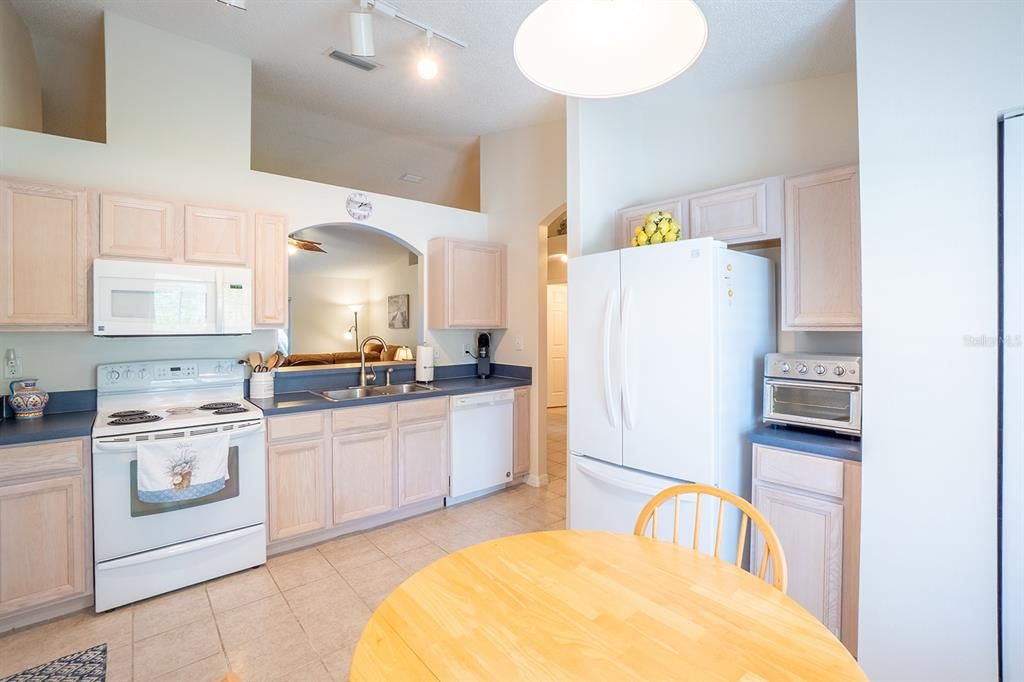 Active With Contract: $259,900 (3 beds, 2 baths, 1338 Square Feet)