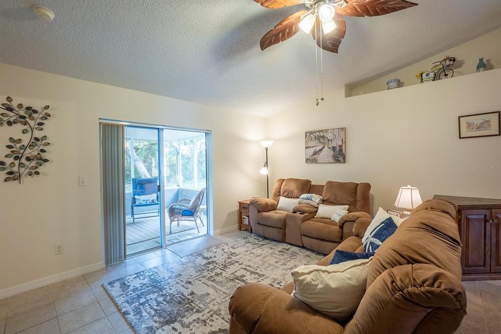 Active With Contract: $259,900 (3 beds, 2 baths, 1338 Square Feet)