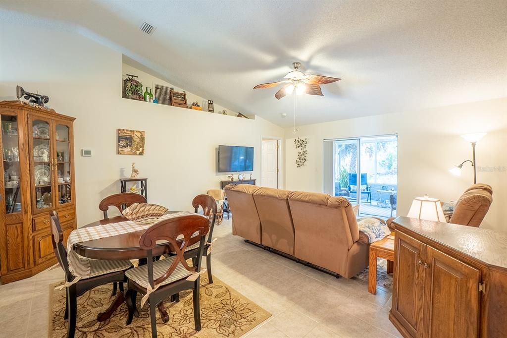 Active With Contract: $259,900 (3 beds, 2 baths, 1338 Square Feet)