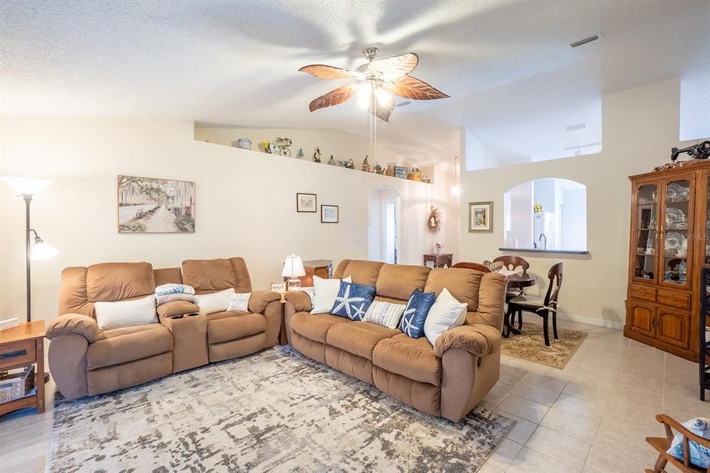 Active With Contract: $259,900 (3 beds, 2 baths, 1338 Square Feet)