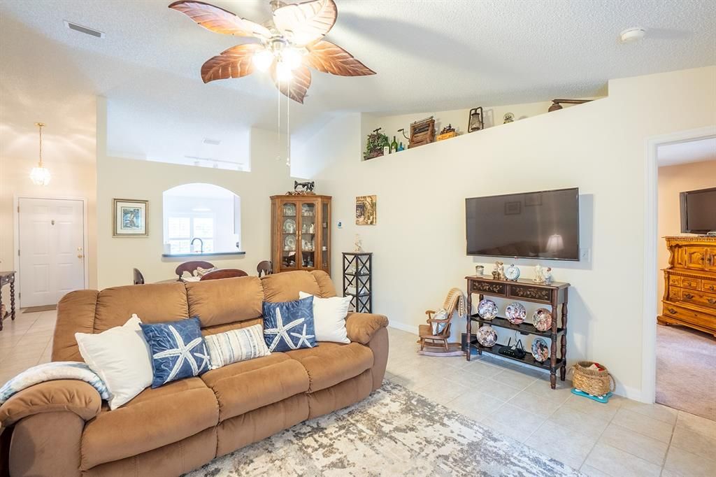 Active With Contract: $259,900 (3 beds, 2 baths, 1338 Square Feet)