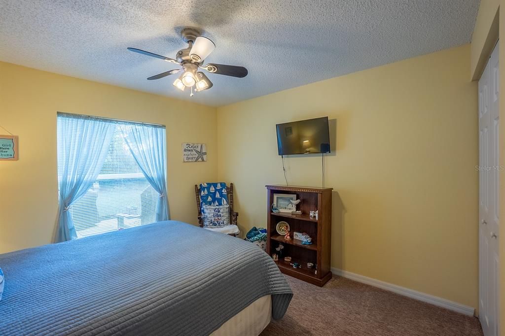 Active With Contract: $259,900 (3 beds, 2 baths, 1338 Square Feet)