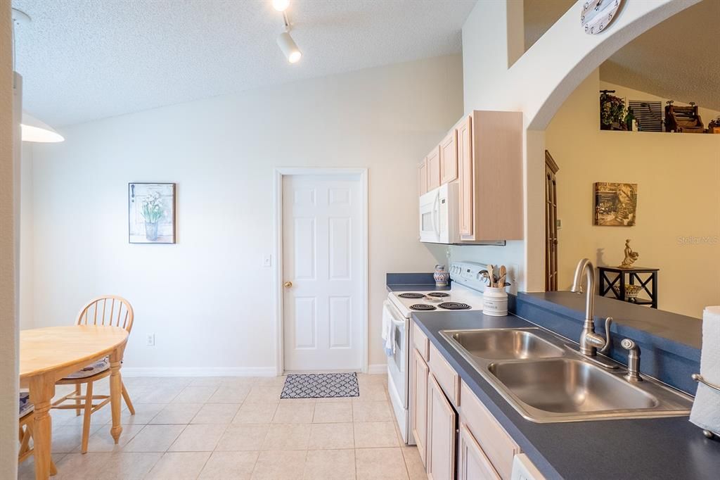 Active With Contract: $259,900 (3 beds, 2 baths, 1338 Square Feet)