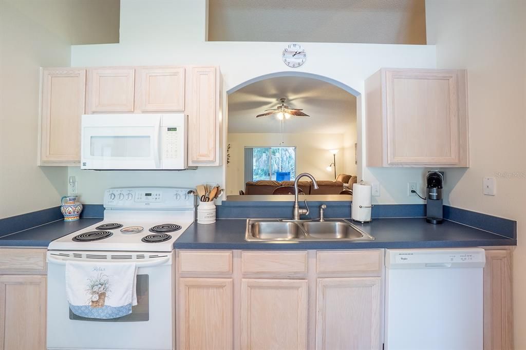 Active With Contract: $259,900 (3 beds, 2 baths, 1338 Square Feet)