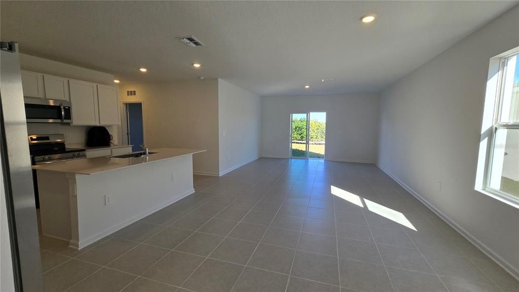 En Renta: $2,500 (6 camas, 3 baños, 2463 Pies cuadrados)