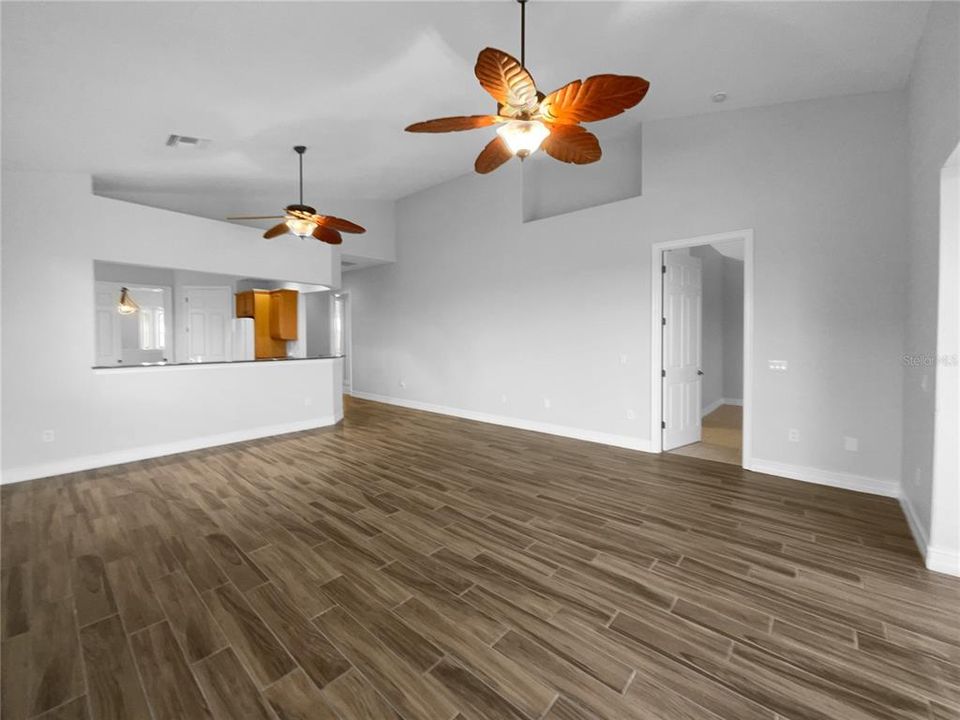 На продажу: $371,000 (4 спален, 3 ванн, 2412 Квадратных фут)